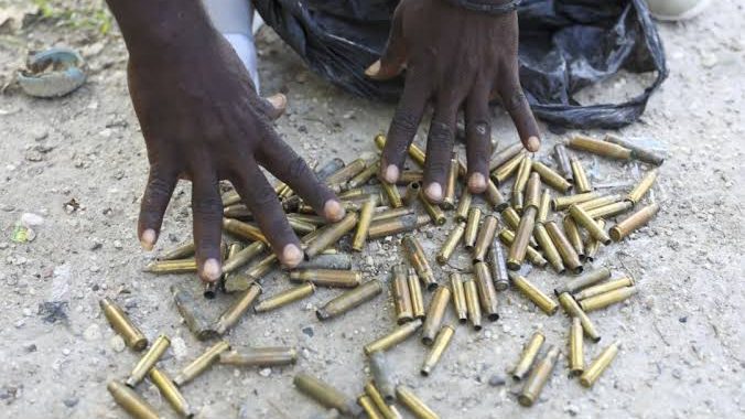 Cajas de municiones de calibre 5.56 incautadas en Haití vinculadas a la Policía Nacional dominicana