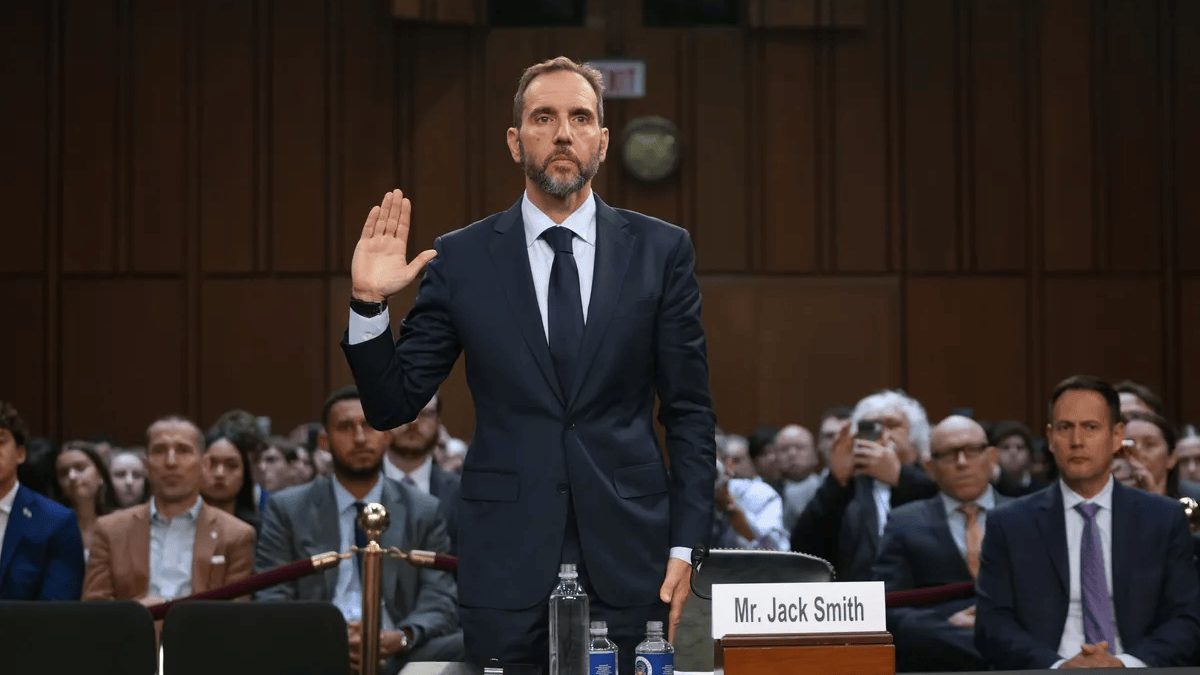 Exfiscal especial Jack Smith testificando ante el Comité Judicial del Senado de Estados Unidos