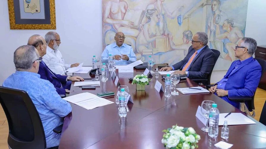 Milton Ray Guevara preside la primera reunión de la comisión de seguimiento del nuevo Código Penal dominicano en UNAPEC