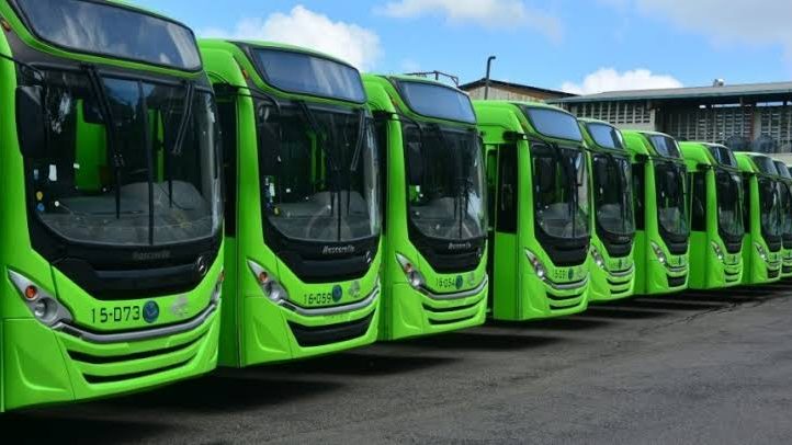 Autobuses de la OMSA estacionados en Santo Domingo, República Dominicana