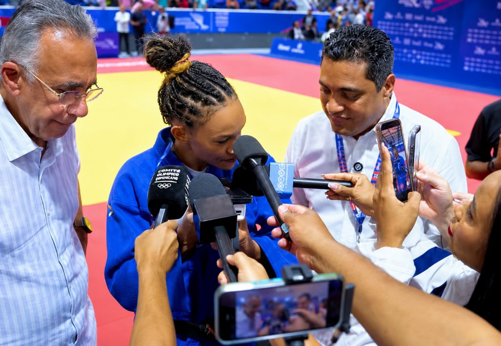 La judoca dominicana Ana Rosa celebra la primera medalla de oro en Santo Domingo 2026
