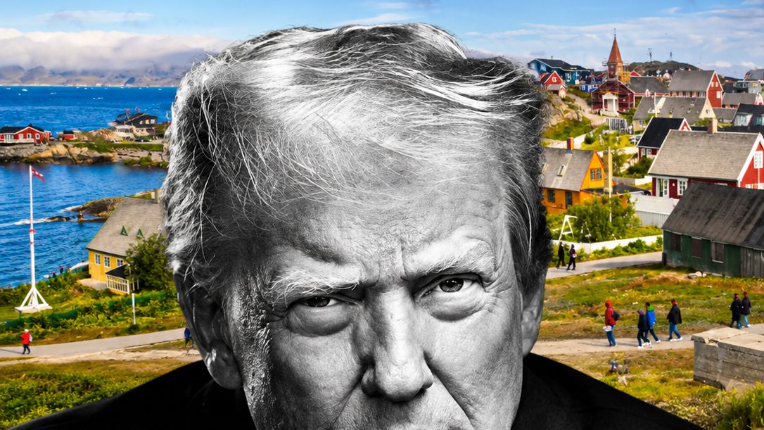 Donald Trump firmando documentos en la Casa Blanca mientras Dinamarca y Groenlandia aparecen en mapas del Ártico al fondo