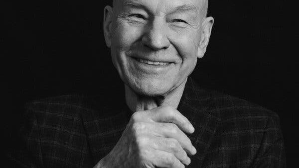 Patrick Stewart caracterizado como el capitán Jean-Luc Picard en Star Trek The Next Generation