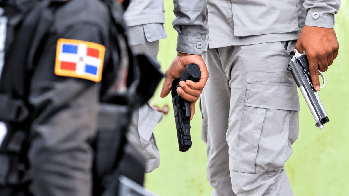 Agentes del DICRIM en operativo en Yaguate, provincia San Cristóbal, República Dominicana