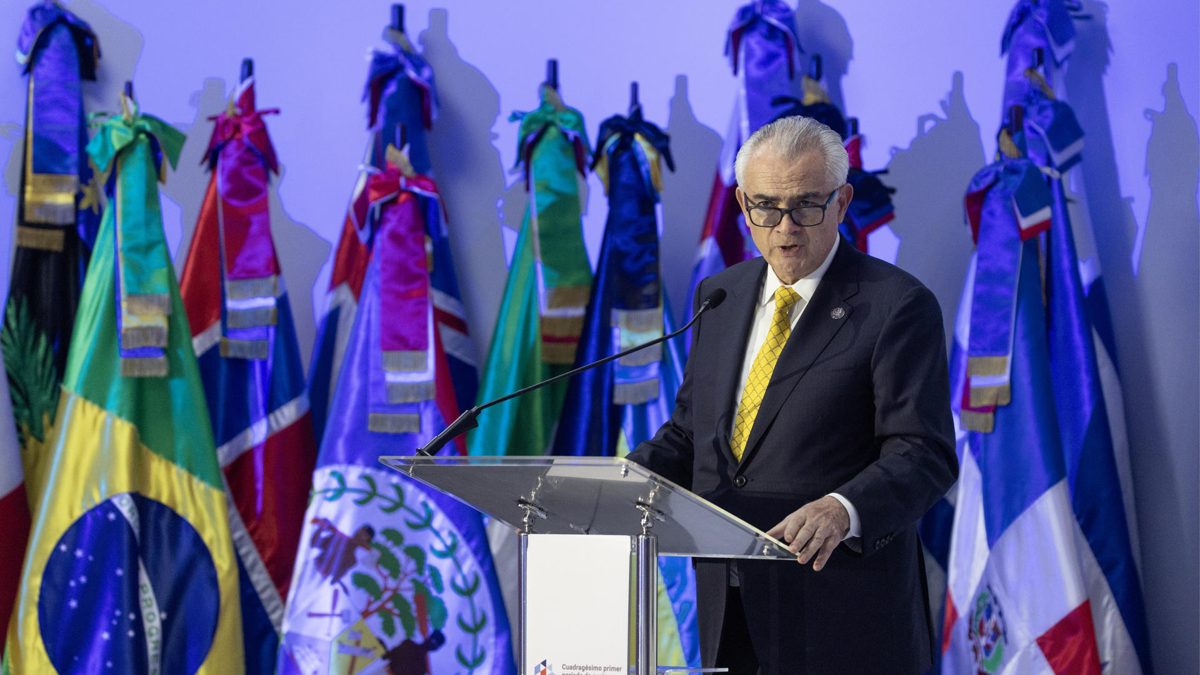 Inauguración del 41 período de sesiones de la CEPAL en Santiago de los Caballeros, República Dominicana, con Luis Abinader en el estrado