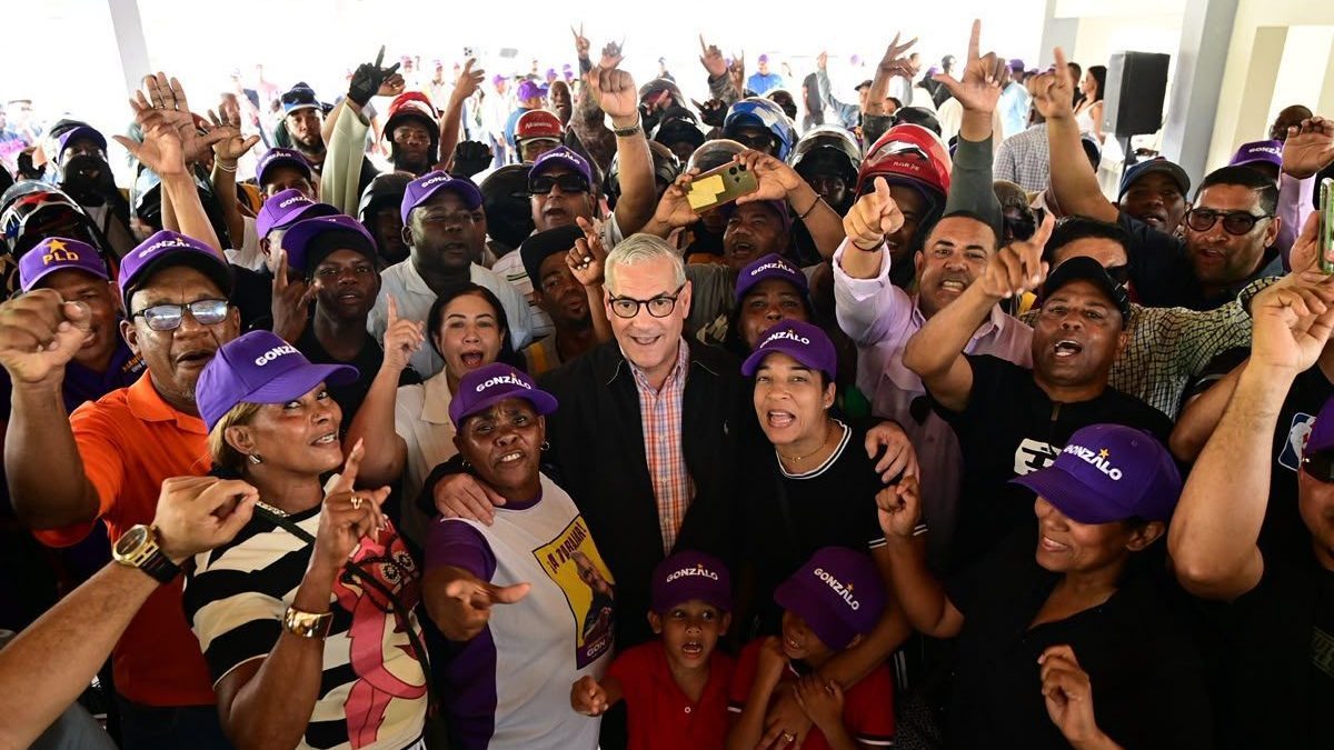 Gonzalo Castillo en recorrido comunitario por comunidades de La Altagracia en el Este de República Dominicana