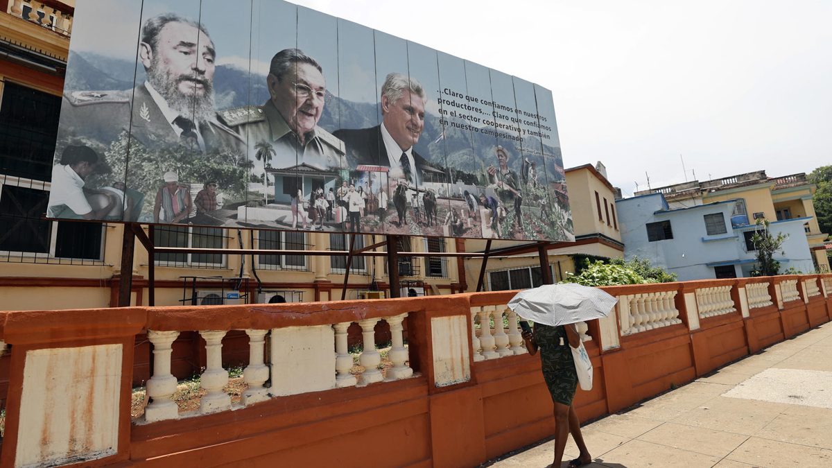 Portavoz de la Cancillería china Mao Ning en rueda de prensa defendiendo a Cuba ante orden de arresto de Florida contra Raúl Castro