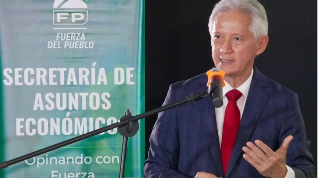 Haivanjoe Ng Cortiñas, economista de Fuerza del Pueblo, durante presentación del análisis del Presupuesto 2027