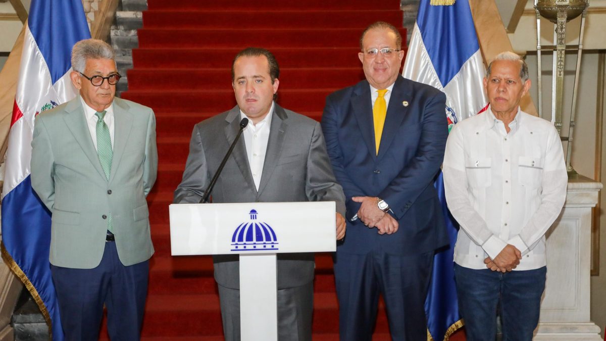 Presidente Luis Abinader y vicepresidenta Raquel Peña en el Consejo de Ministros que aprobó el Presupuesto 2027