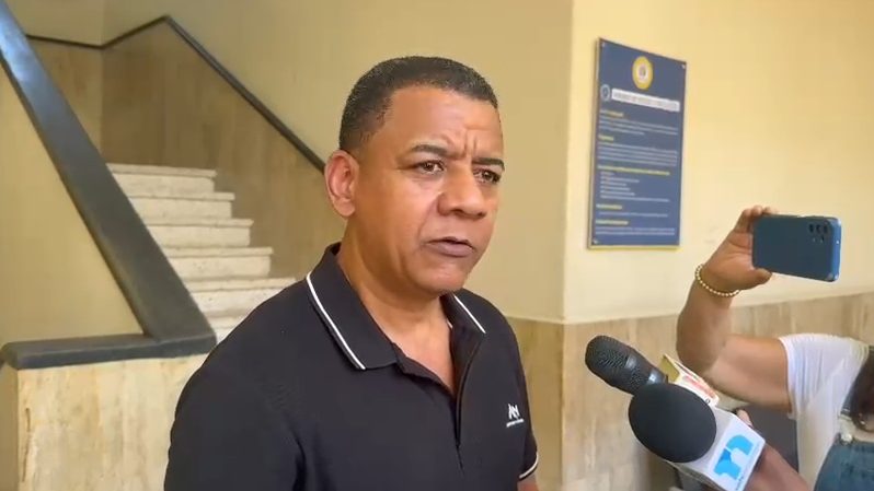 Abogado defensor habla ante los medios sobre el caso SeNaSa y la solicitud de prisión preventiva