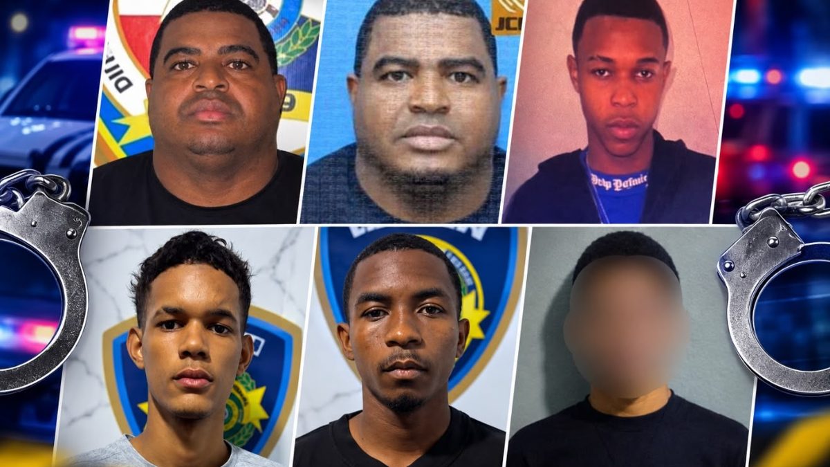 Agentes de la Policía Nacional durante un operativo de capturas en Santo Domingo Este