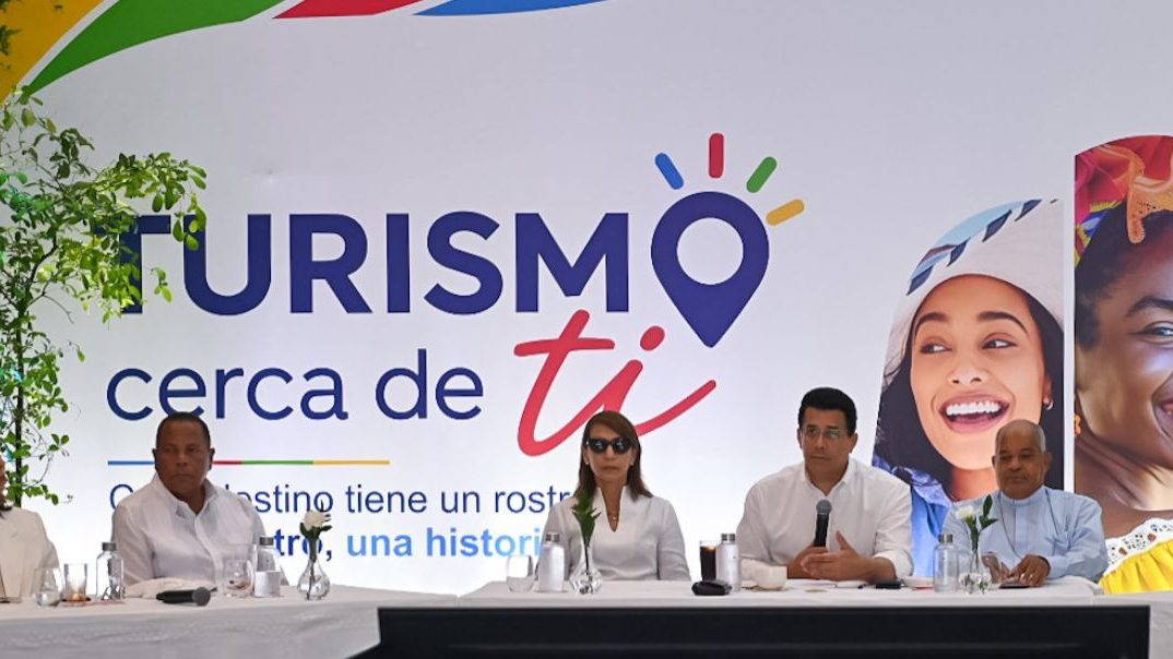 Ministro David Collado durante el lanzamiento del programa Turismo Cerca de Ti en Puerto Plata