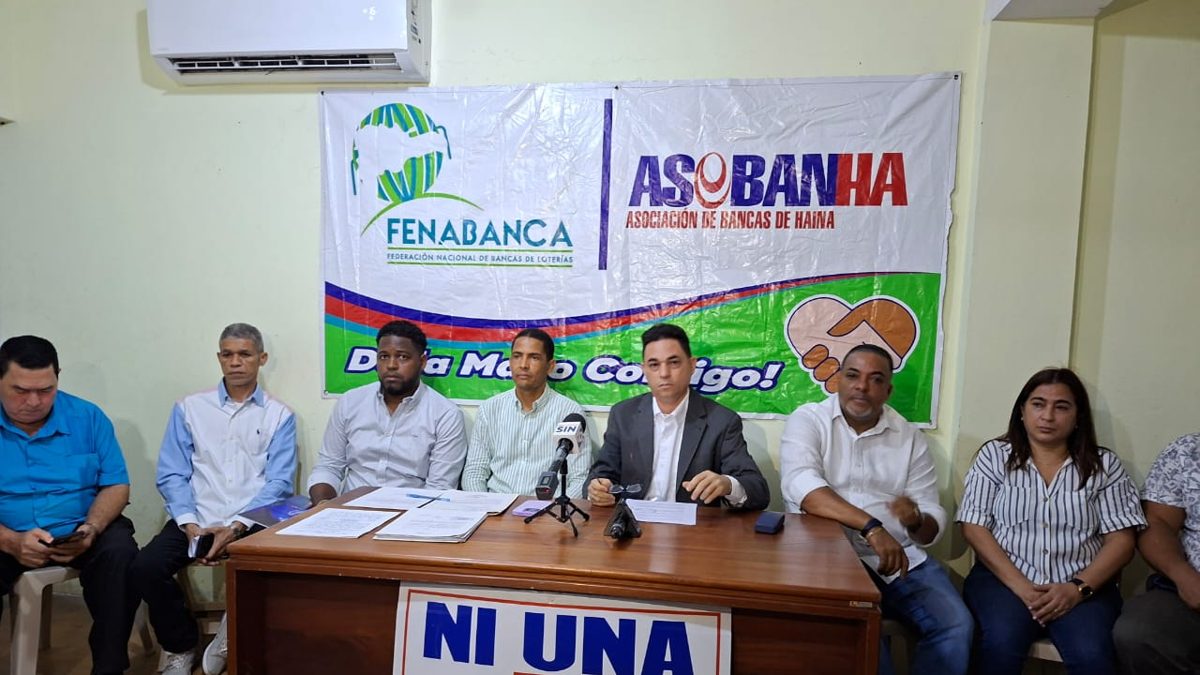 Casetas de bancas de lotería instaladas en Haina, República Dominicana