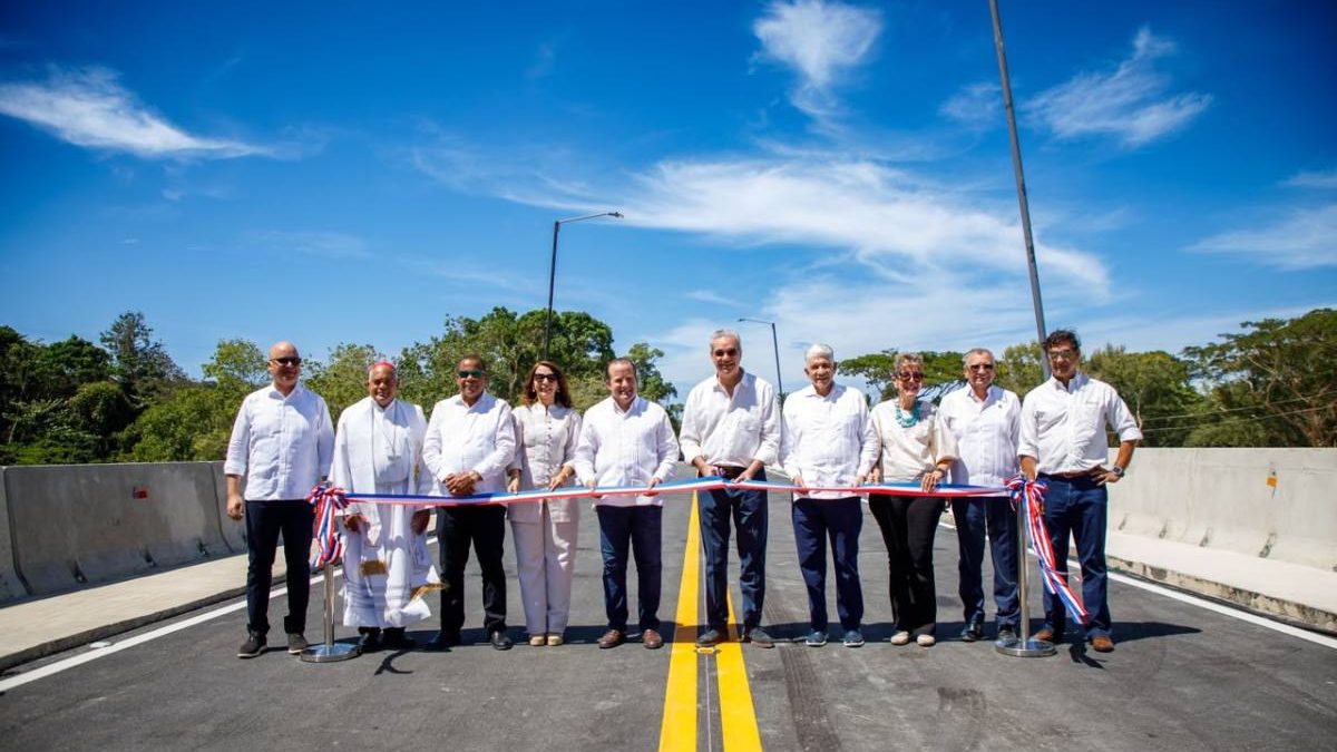 Presidente Luis Abinader inaugura el nuevo puente sobre el río Camú en la carretera Turística Gregorio Luperón entre Santiago y Puerto Plata