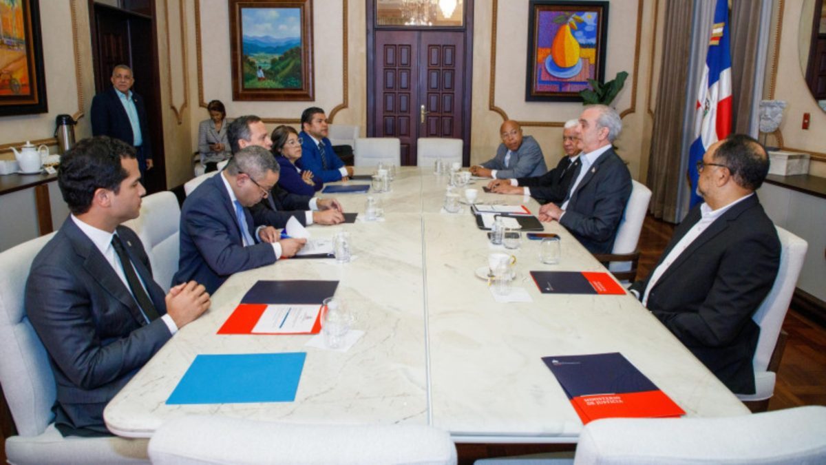 Trajano Potentini, presidente del Colegio de Abogados de RD, en rueda de prensa sobre ratificación de jueces de la Suprema Corte