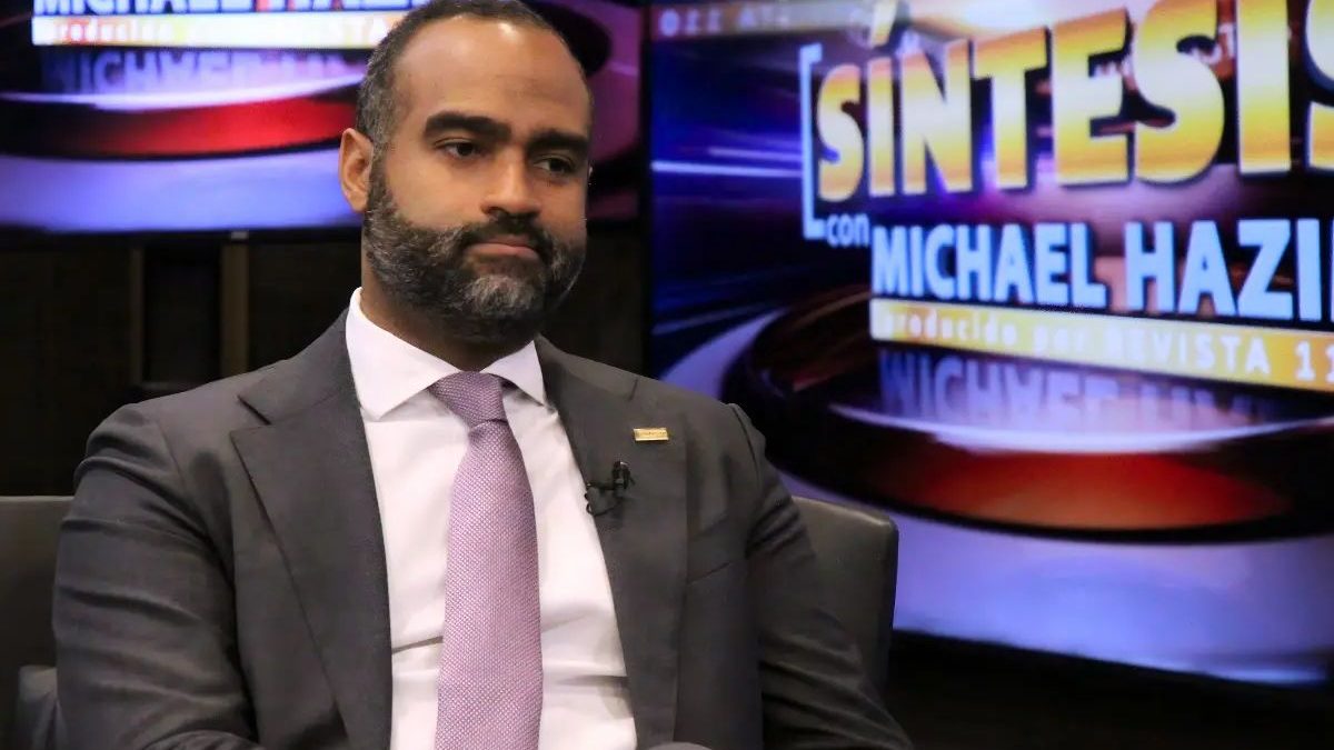 Samuel Sena, presidente del Codessd, durante entrevista sobre la iniciativa RD Debate en El Nuevo Diario TV