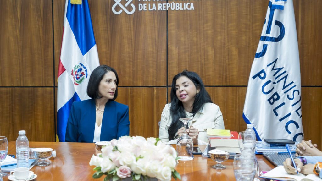 Reunión entre el Gabinete de Niñez, Conani y la Procuradora General Yeni Berenice Reynoso para discutir reforma al Código del Menor en Santo Domingo