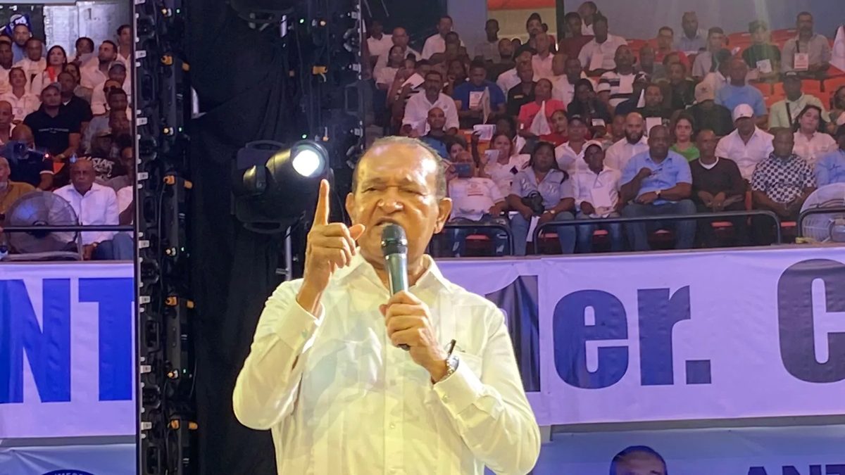 Antonio Marte durante el Primer Congreso José Francisco Peña Gómez del PPG en República Dominicana