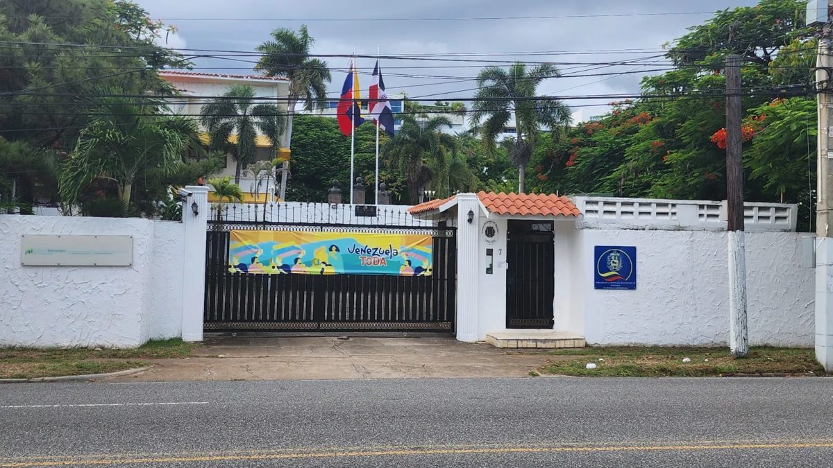 Banderas de Venezuela y República Dominicana en acto de acercamiento diplomático