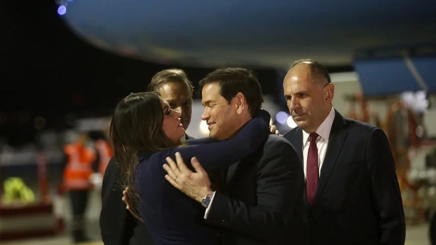 Kimberly Guilfoyle, embajadora de Estados Unidos en Grecia, durante un acto oficial