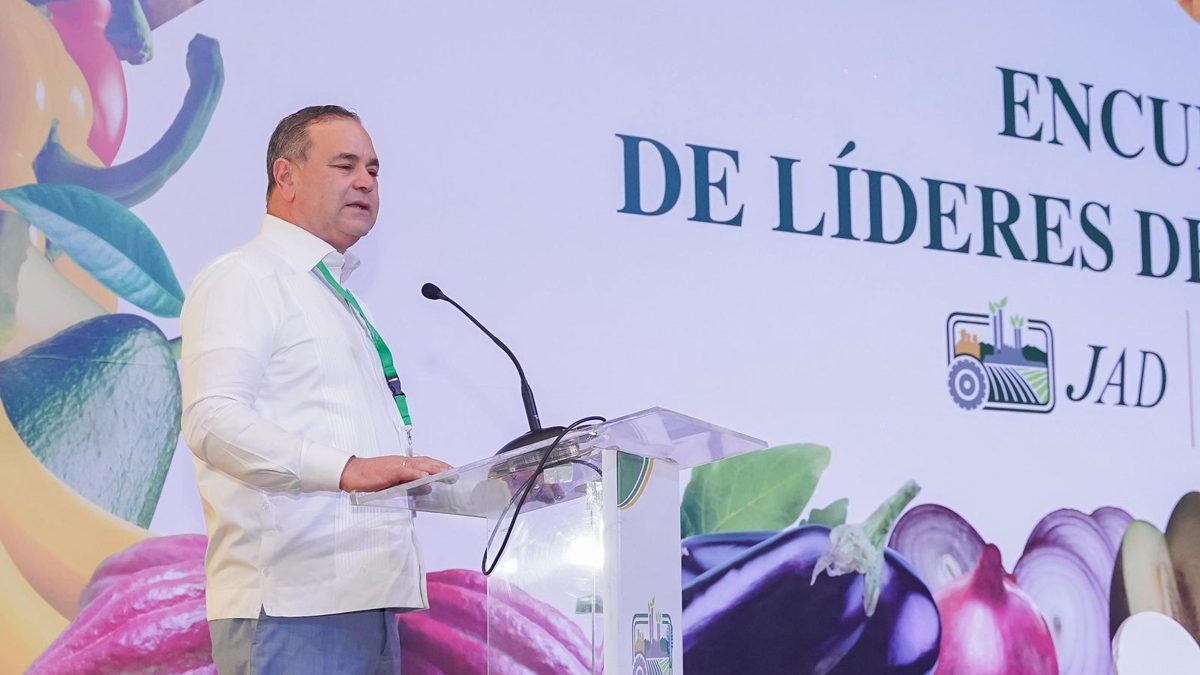 Ministro de Agricultura Francisco Espaillat Bencosme hablando en el XXVIII Encuentro de Líderes del Sector Agropecuario en Bávaro, Punta Cana