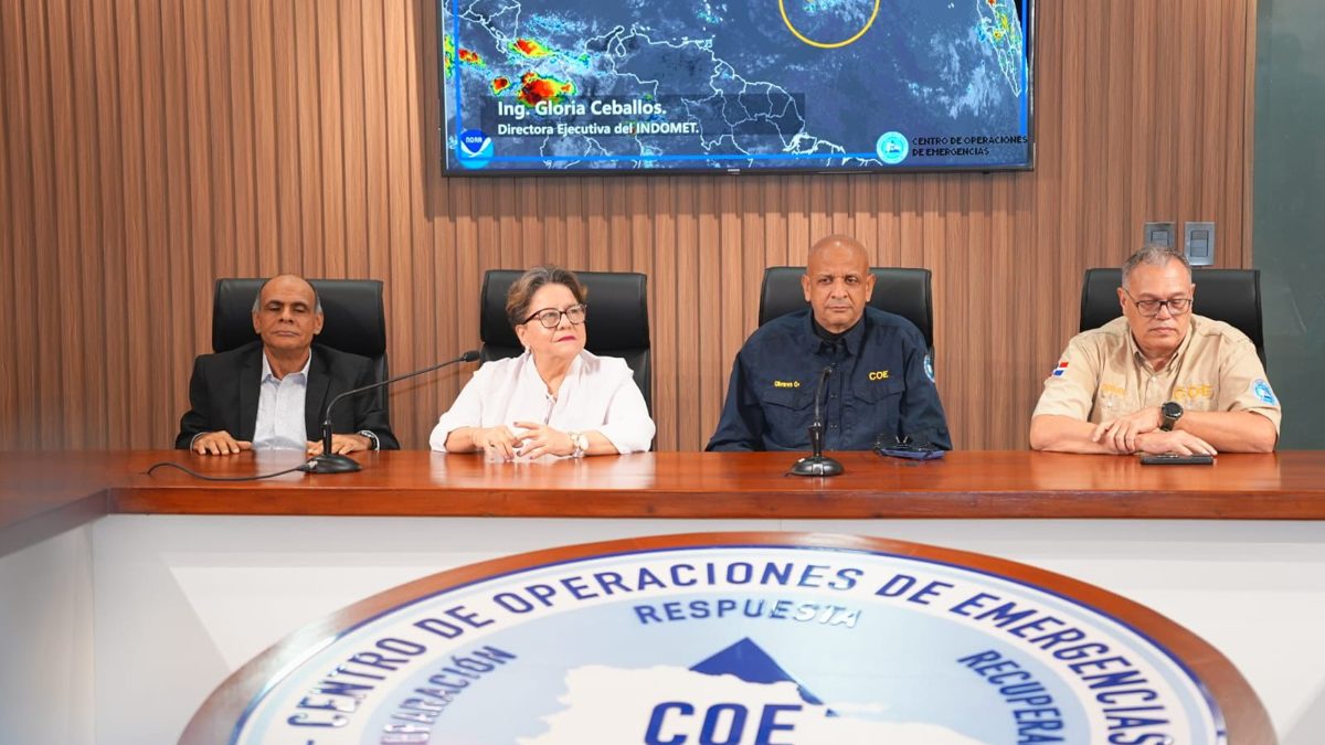 Mapa meteorológico mostrando la trayectoria de los remanentes de la tormenta tropical Dolly hacia República Dominicana