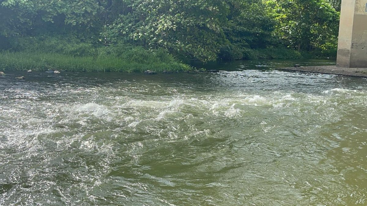 Río Yaque del Norte bajo el puente Yapur Dumit en Santiago, donde ocurrió el robo al teniente coronel de la Policía Nacional