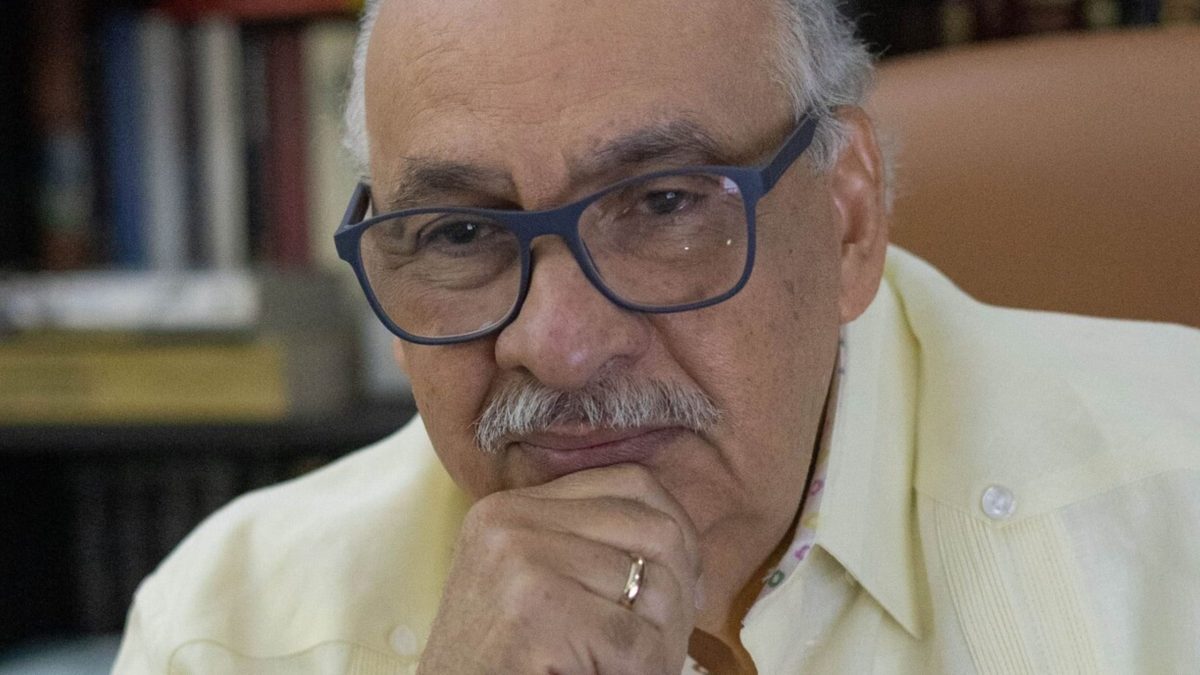 Ruddy González, veterano periodista dominicano, durante entrevista sobre sus 60 años de carrera en el periodismo