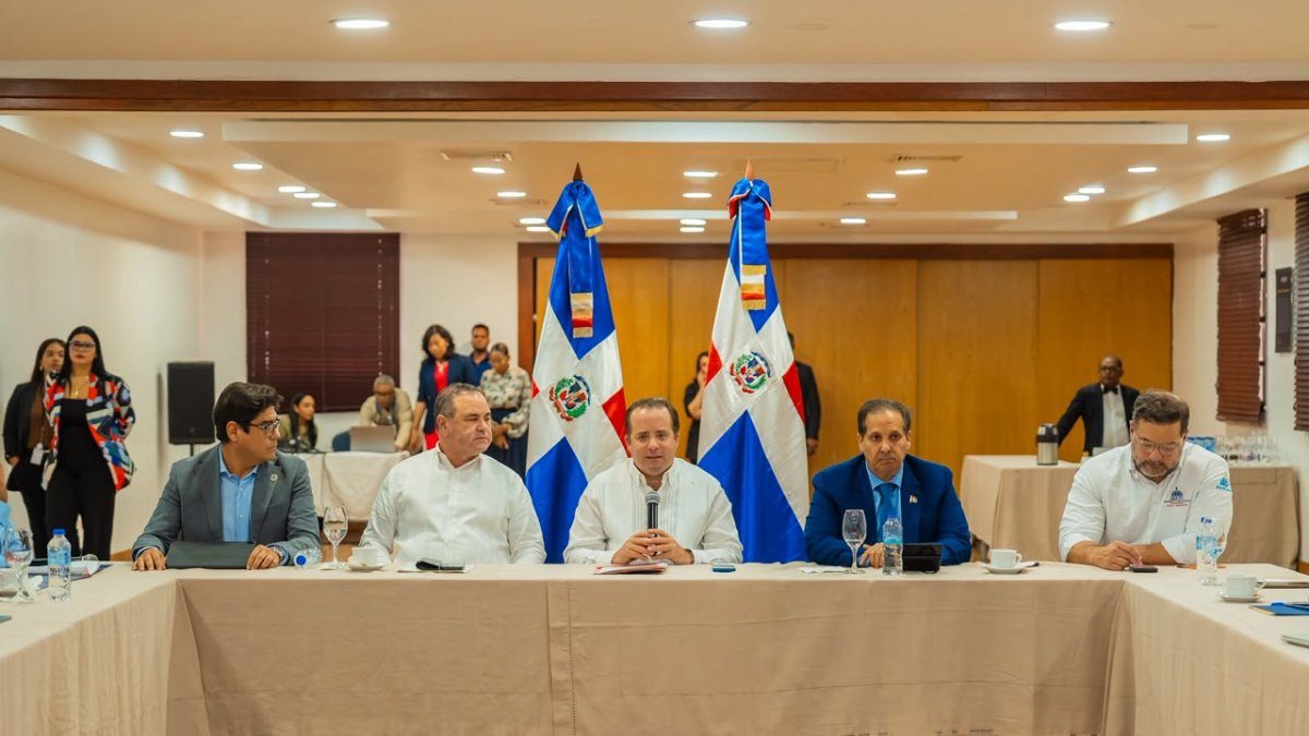 Funcionarios del Gobierno y la FAO en mesa de trabajo sobre sequía agrícola en Santo Domingo