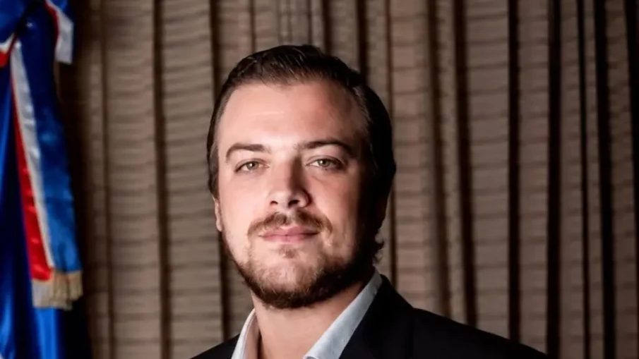 Juan Garrigó Mejía anuncia su renuncia como viceministro para asumir la Secretaría General del PRM