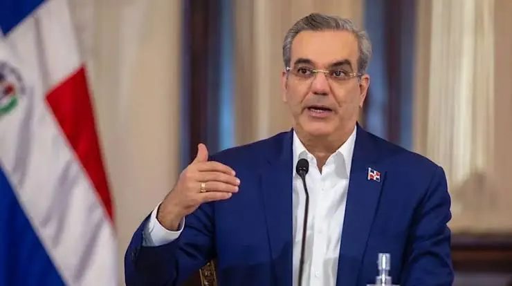 Presidente Luis Abinader durante acto oficial en el Palacio Nacional de República Dominicana
