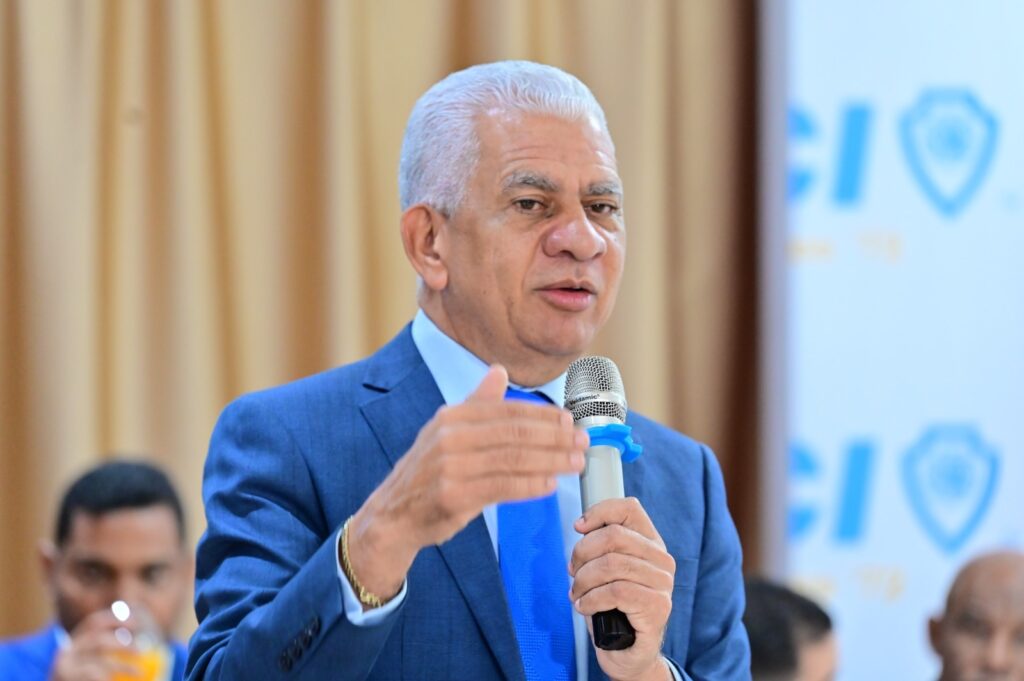 Ricardo de los Santos, presidente del Senado dominicano, durante declaraciones sobre el Código Penal