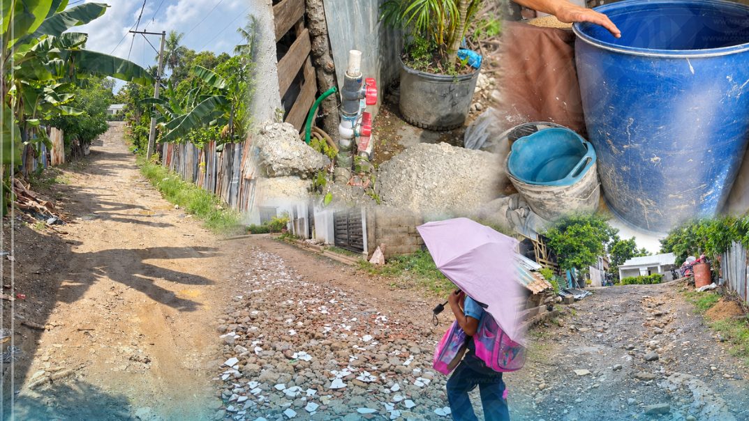 Calle sin asfaltar con lodo en el sector El Vivero de Santa Bárbara, Los Alcarrizos, República Dominicana