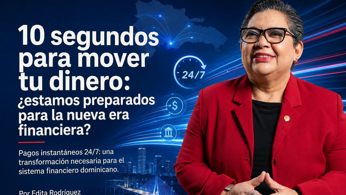 Persona realizando transferencia bancaria en su celular en República Dominicana