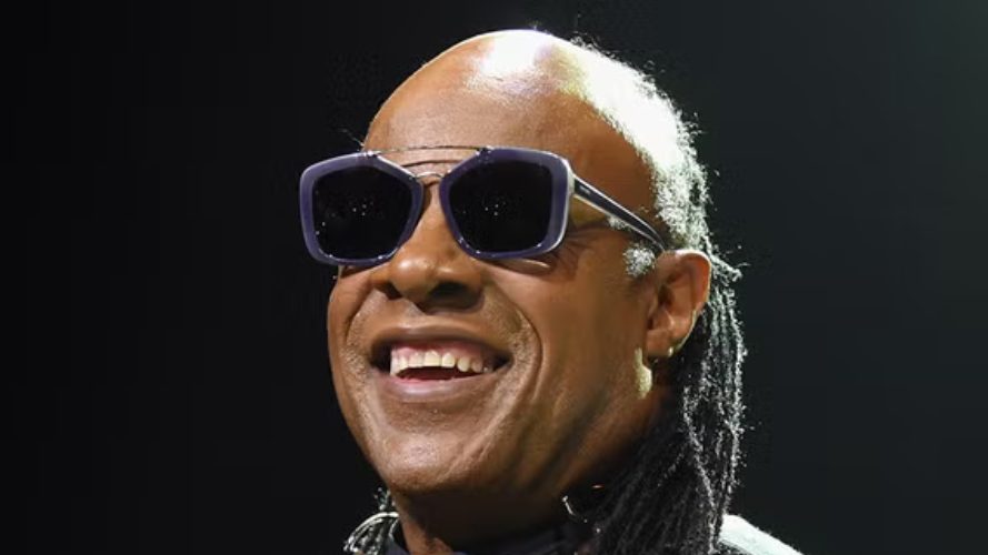 Stevie Wonder en concierto, cantante que demanda a mujer por ocupar su propiedad en Hollywood Hills durante 38 años