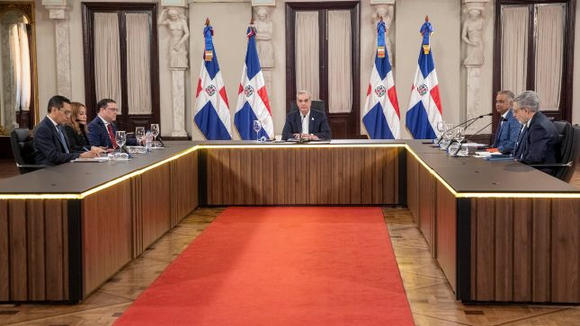 Presidente Luis Abinader en el programa La Agenda Semanal defendiendo los subsidios del Gobierno dominicano