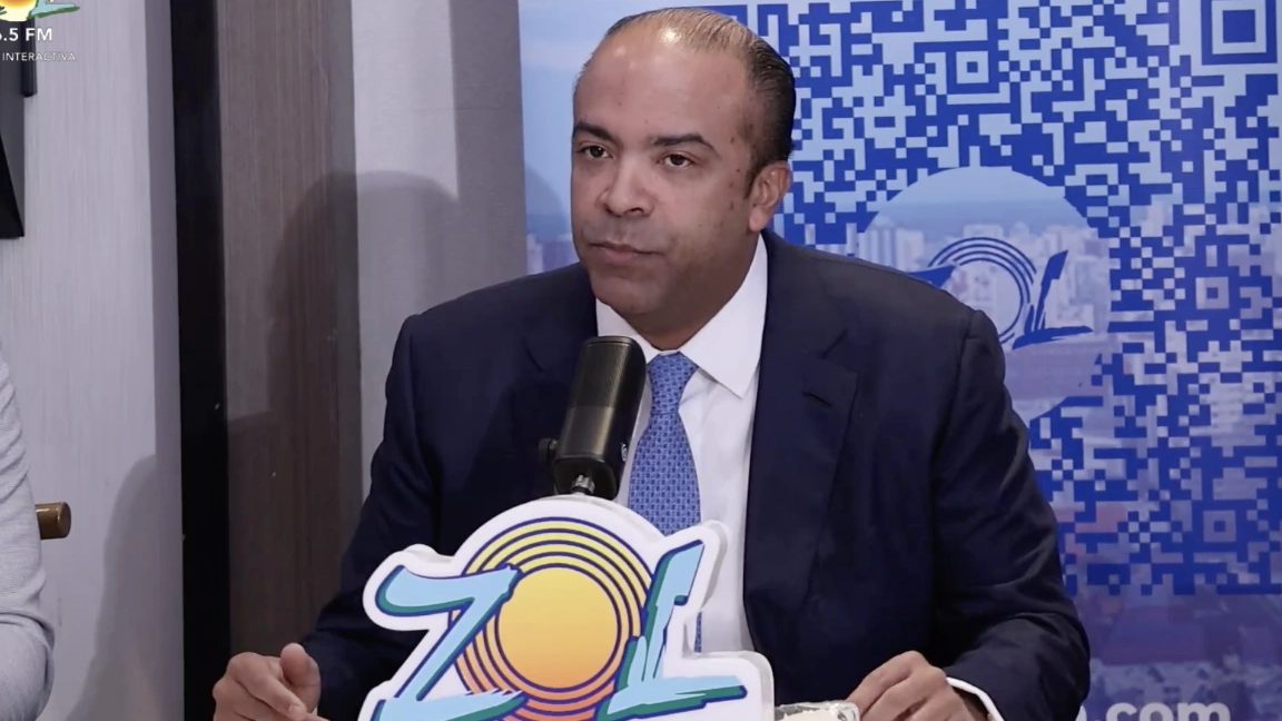 Samuel Pereyra Rojas, presidente de Refidomsa, hablando en la Semana de la Energía en República Dominicana