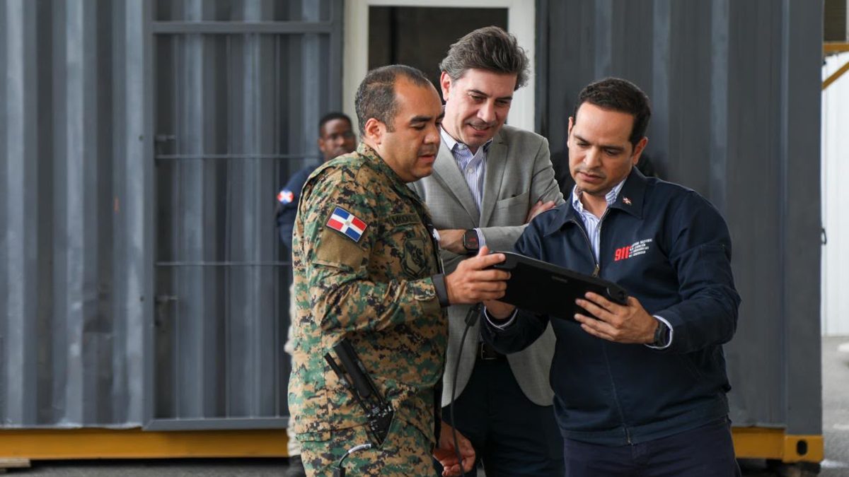 Delegación de INL de la Embajada de EE.UU. reunida con directivos del Sistema 911 en Santo Domingo