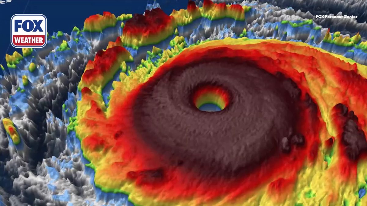 Supertifón Champi visto desde satélite sobre el océano Pacífico occidental con ojo de tormenta definido