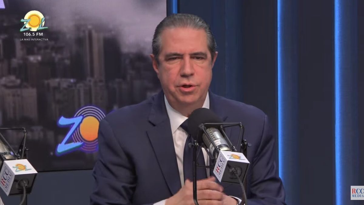 Francisco Javier García en rueda de prensa sobre la suspensión de la consulta interna del PLD