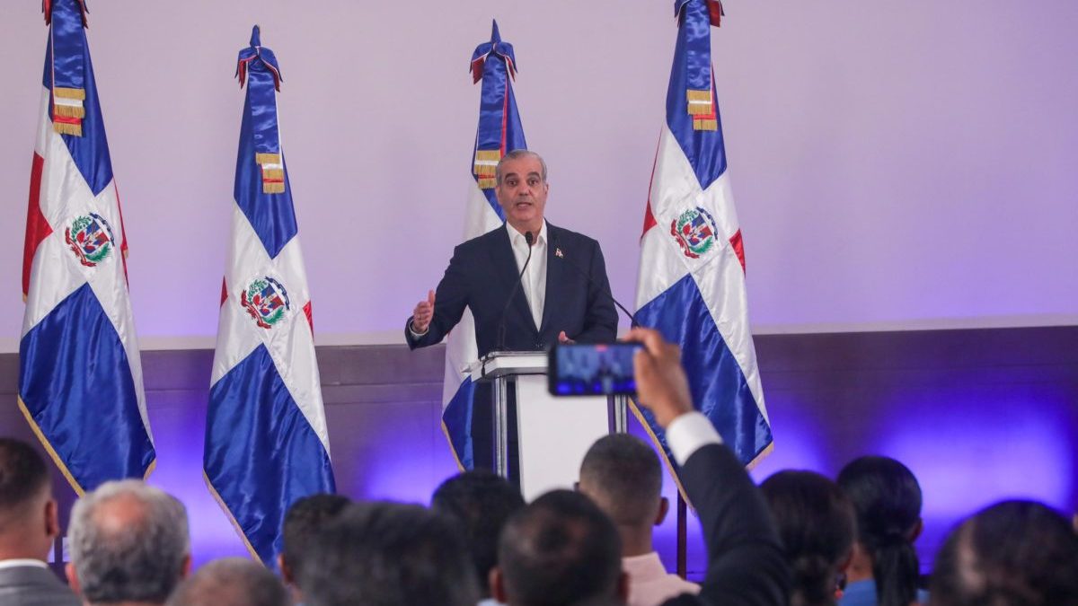 Presidente Luis Abinader durante rueda de prensa en Santiago de los Caballeros el lunes 14 de septiembre de 2026