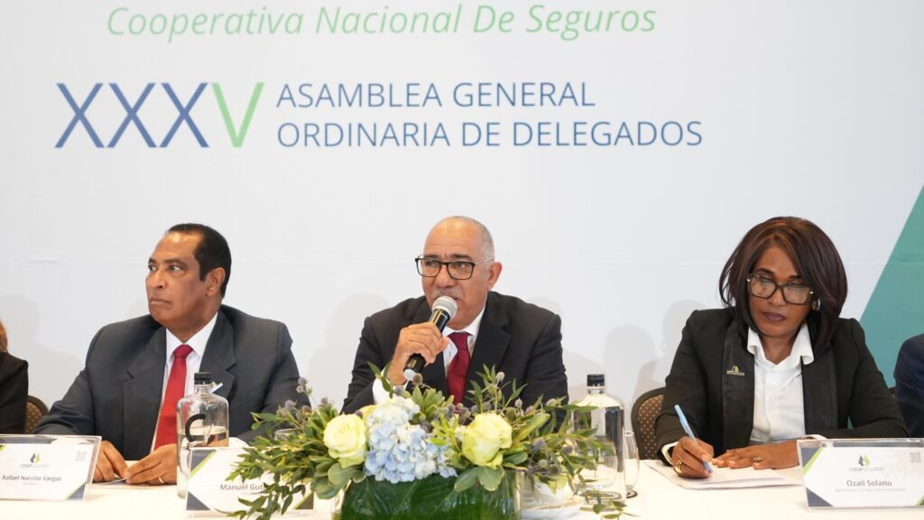 Manuel Antonio Gutiérrez Rosario, presidente del Consejo de Administración de COOPSEGUROS, en la XXXV Asamblea General Ordinaria de Delegados
