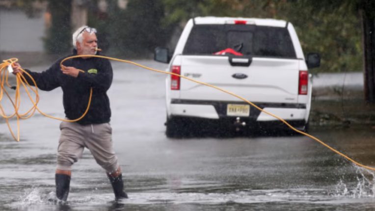 Calles inundadas en la costa noreste de Estados Unidos por la tormenta nor'easter del 26 de septiembre de 2026