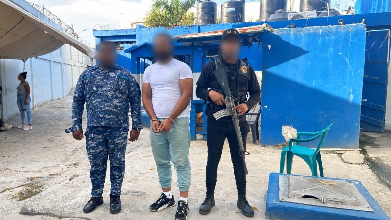 Agentes de la Armada Dominicana y Guardacostas de EE.UU. interceptan embarcación clandestina en aguas del Caribe