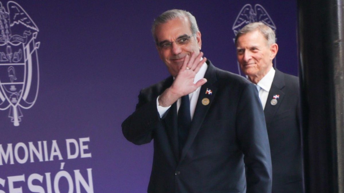 Luis Abinader en la ceremonia de transmisión de mando presidencial de Colombia en la Arena USC de Cali