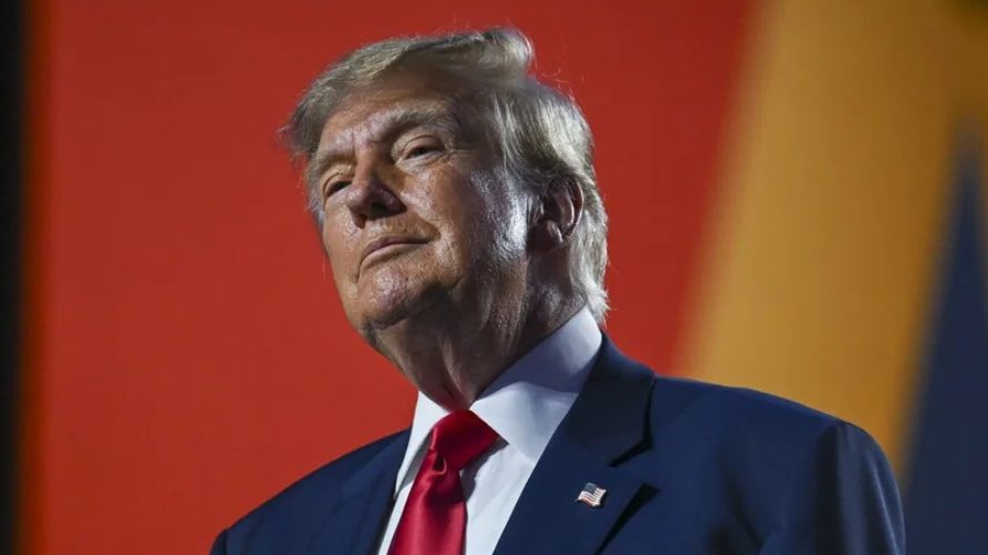 Donald Trump en mitin electoral en San Antonio, Texas, junto al candidato republicano al Senado Ken Paxton