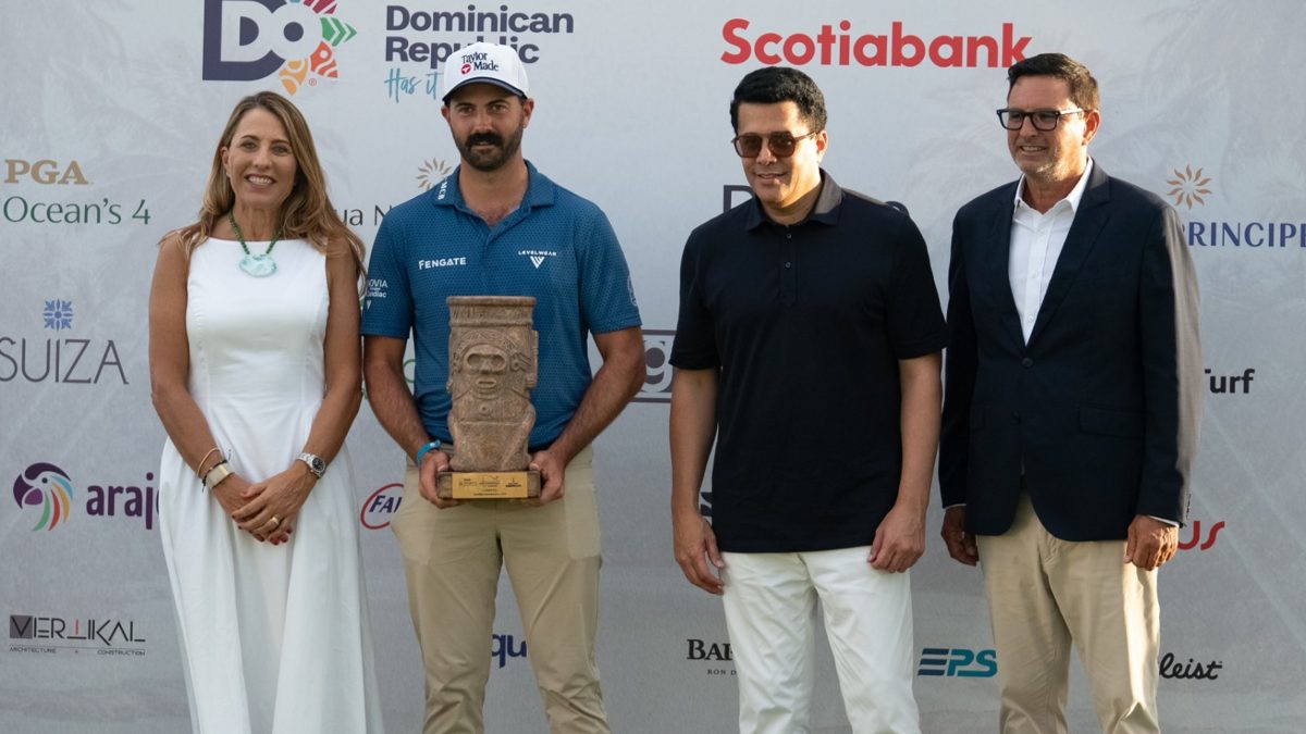Golfistas compitiendo en PGA Ocean's 4 en Playa Nueva Romana durante el Dominican Republic Tour Championship 2026