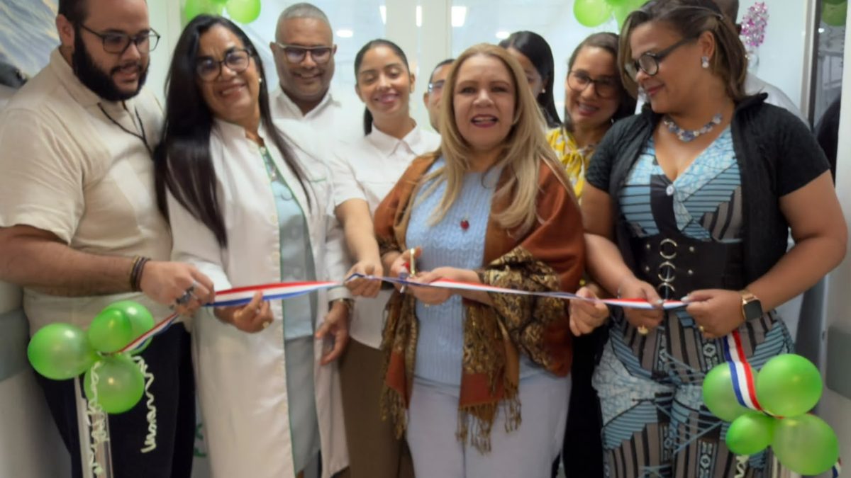 Inauguración de la unidad de salud mental en el Hospital Dr. Leopoldo Pou en Samaná, con autoridades del SNS y del hospital presentes
