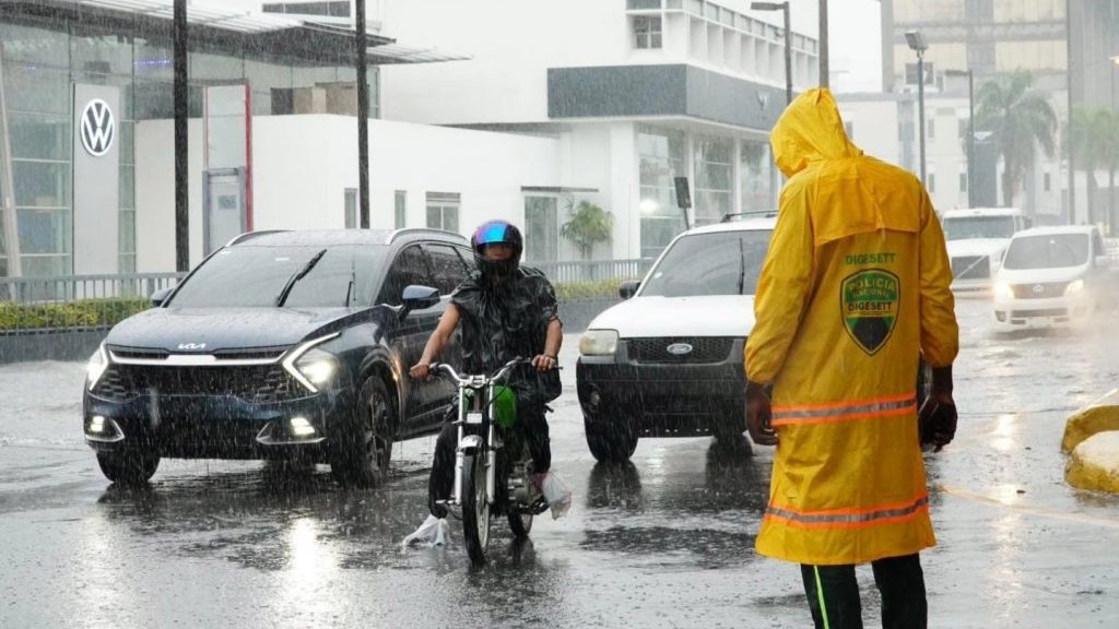 Cielo nublado con lluvia sobre provincias del interior de República Dominicana
