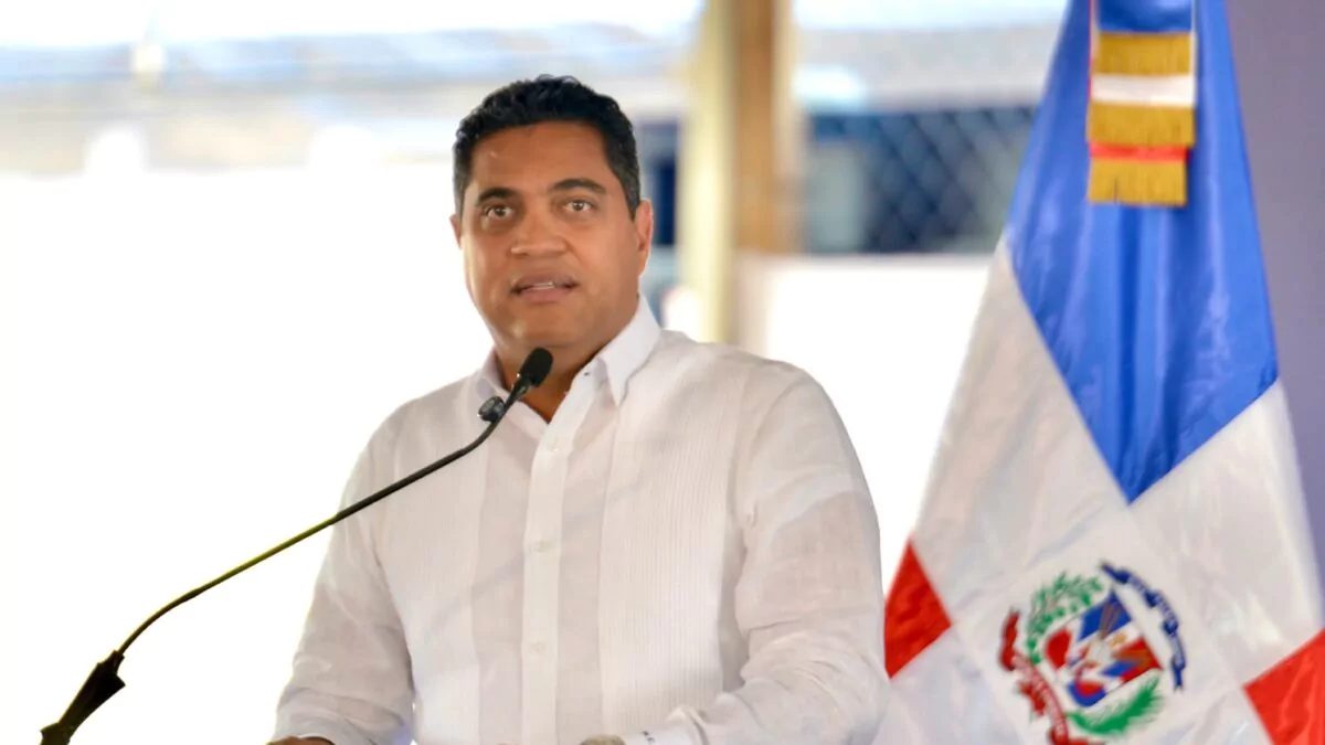 Ministro Kelvin Cruz en conferencia de prensa sobre el veto a equipos haitianos en estadios de República Dominicana